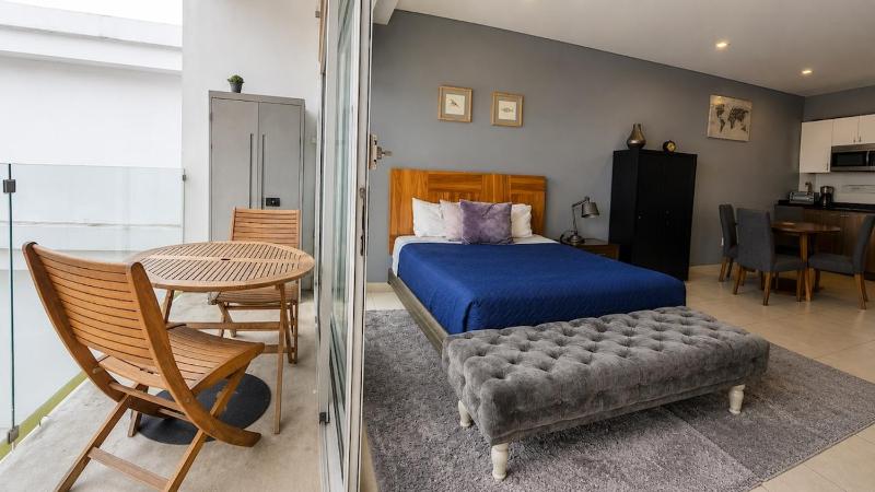 Condesa Loft w Balcony Fast WiFi Jacuzzi - image 9