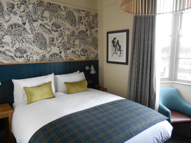 Deluxe Room image 4