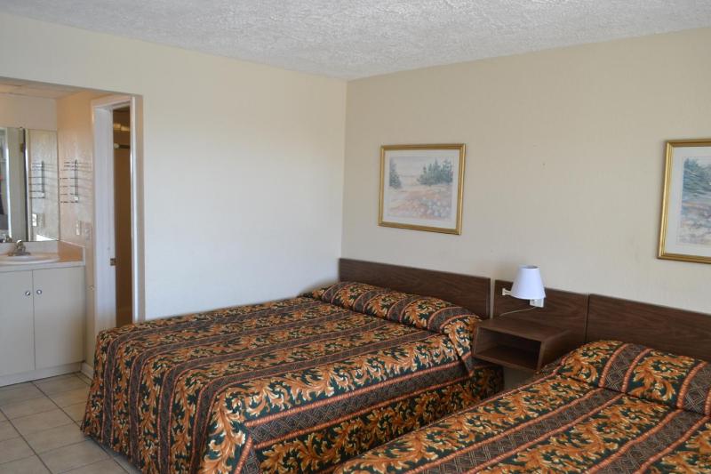 Classic Double Room with Balcony image 2