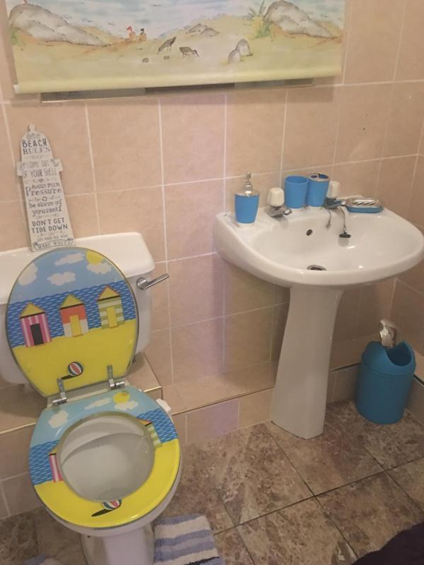 Single Room with Shared Bathroom and Toilet image 1