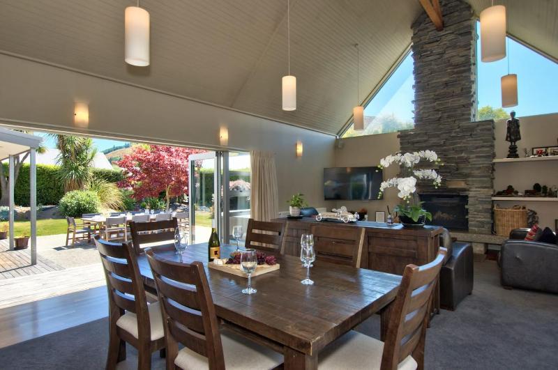 QT Chalet with spa pool - image 31
