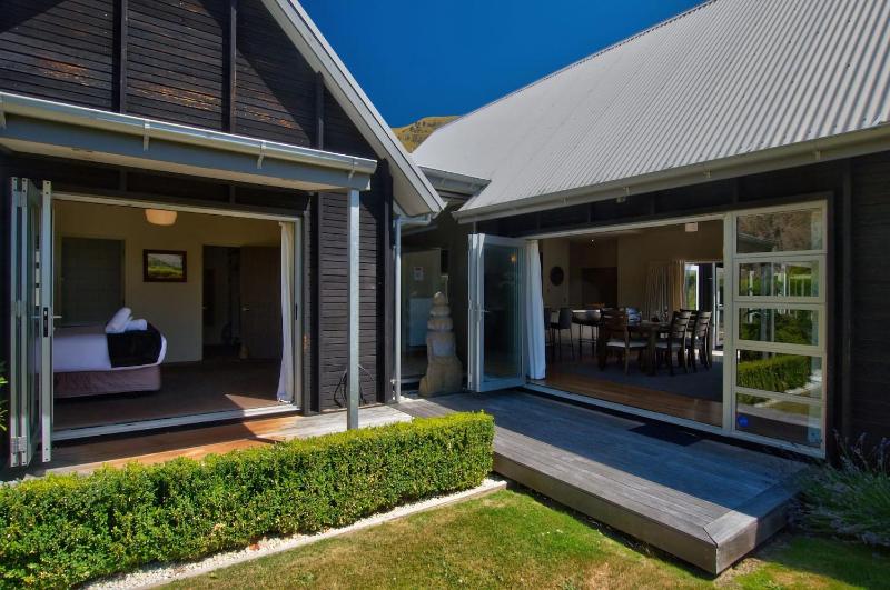 QT Chalet with spa pool - image 20
