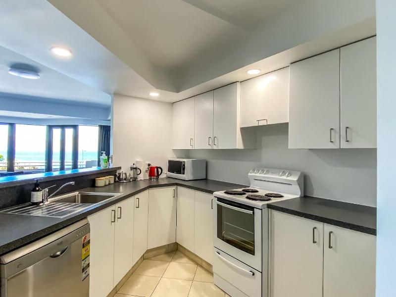 Apt12 Lakefront Apartments - image 5