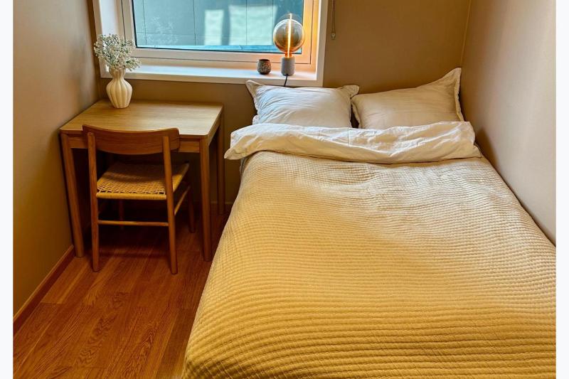 Tromso 3-Bed Apt Sleeps 5 with Parking - image 2