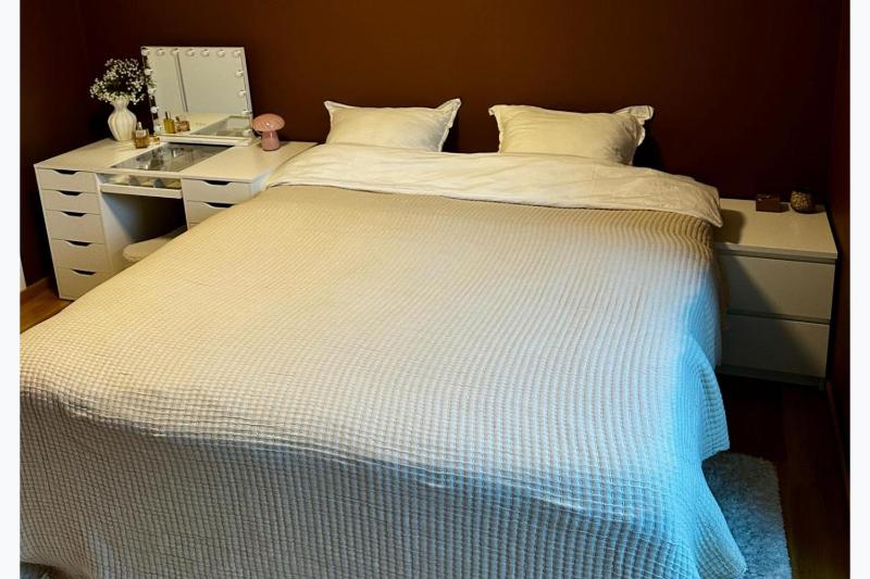 Tromso 3-Bed Apt Sleeps 5 with Parking - image 5