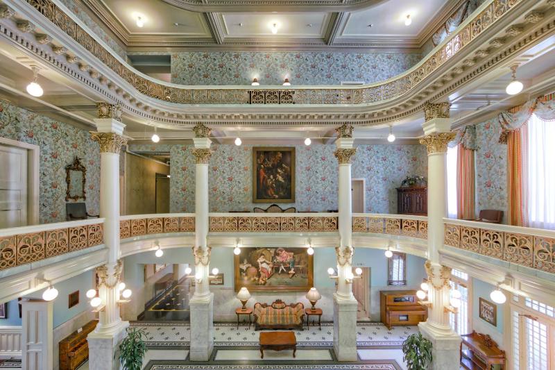 Menger Hotel - image 1