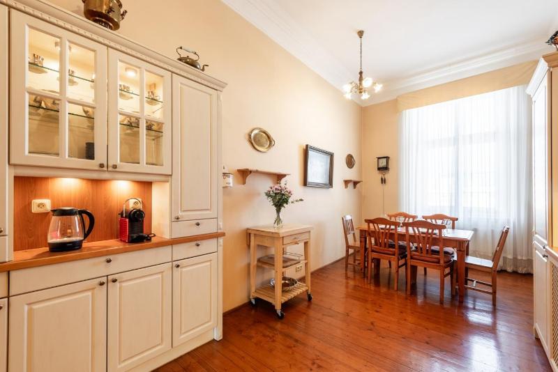 Charming 2BR Apartment Near the National Museum by EasyBNB Premium - image 2