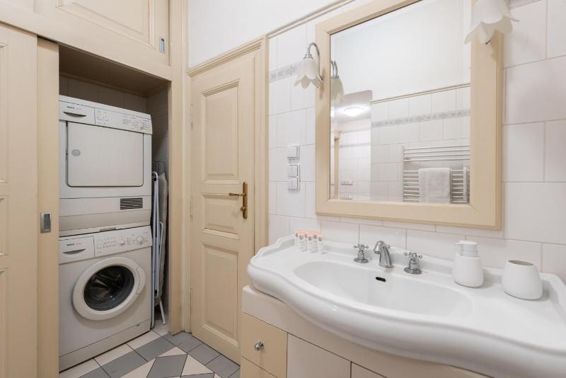 Charming 2BR Apartment Near the National Museum by EasyBNB Premium - image 6