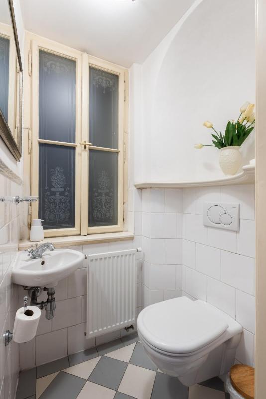 Charming 2BR Apartment Near the National Museum by EasyBNB Premium - image 8