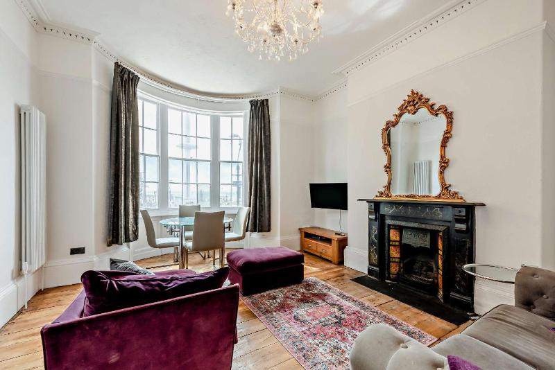 Host & Stay - Regency View - image 1
