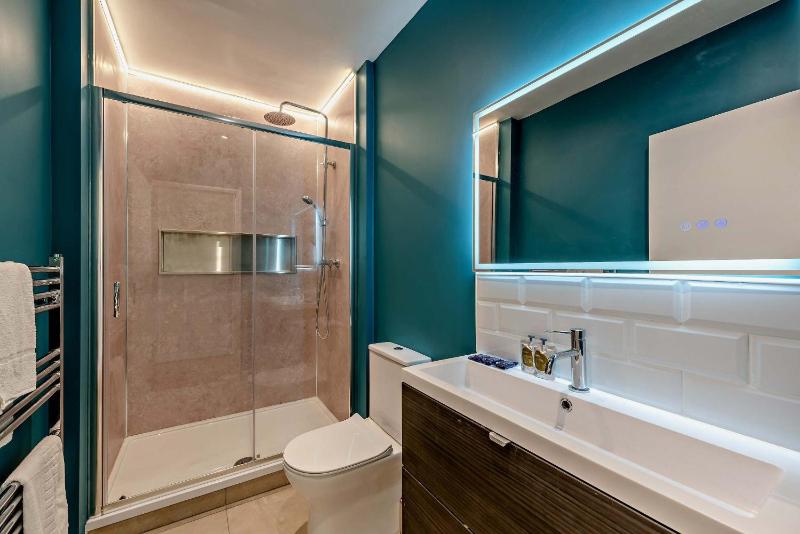 Host & Stay - Regency View - image 3