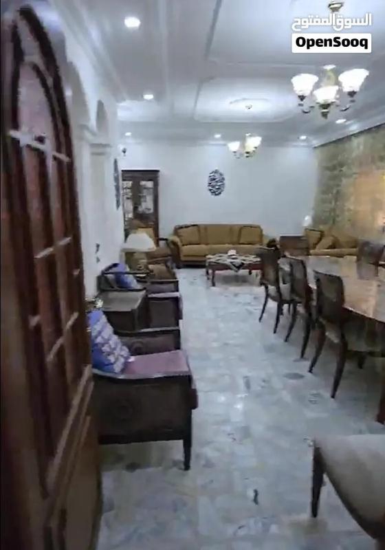 الشميساني شقة أرضية فاخرة مفروشة ثلاث غرف نوم وصالتين مع حديقة تحيط بها - image 14