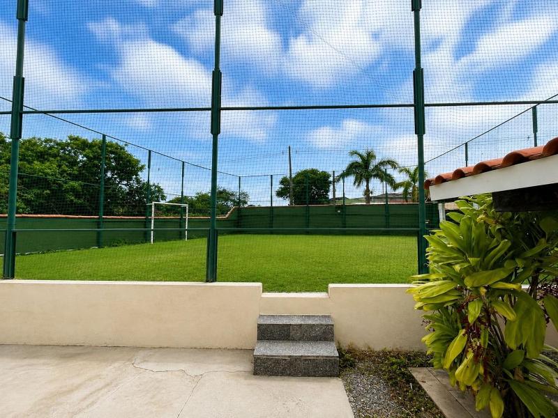 Spacious house with 7 bedrooms 400m from the beach | Pool barbecue area and sports field BZ54 - image 23