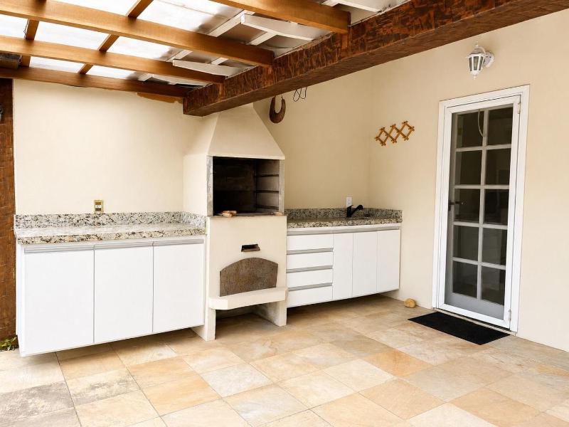 Spacious house with 7 bedrooms 400m from the beach | Pool barbecue area and sports field BZ54 - image 5
