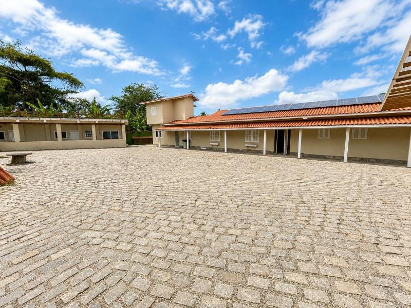 Spacious house with 7 bedrooms 400m from the beach | Pool barbecue area and sports field BZ54 - image 36