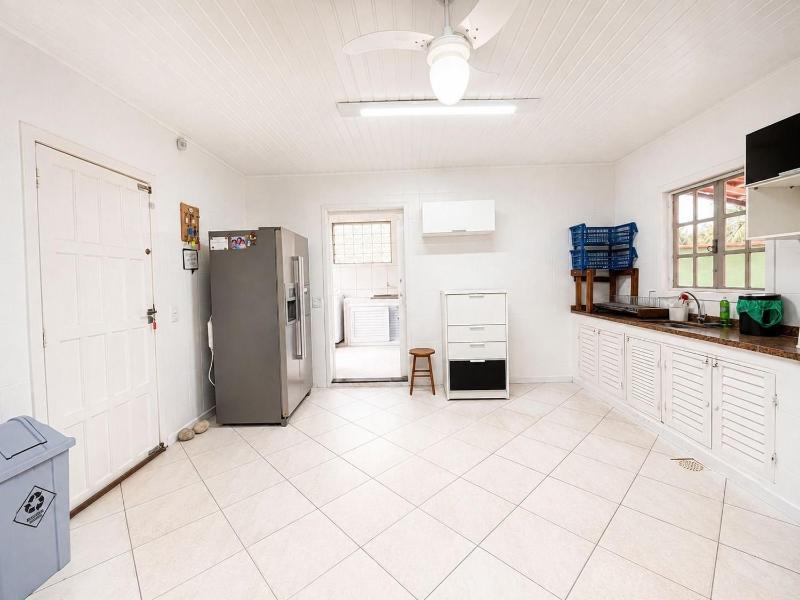 Spacious house with 7 bedrooms 400m from the beach | Pool barbecue area and sports field BZ54 - image 6