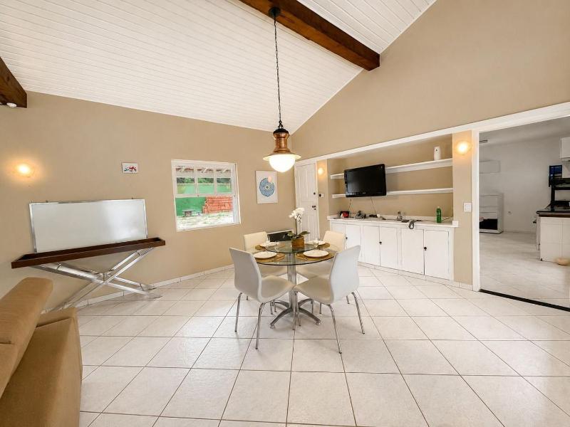 Spacious house with 7 bedrooms 400m from the beach | Pool barbecue area and sports field BZ54 - image 20