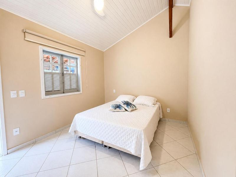Spacious house with 7 bedrooms 400m from the beach | Pool barbecue area and sports field BZ54 - image 28