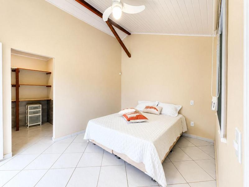 Spacious house with 7 bedrooms 400m from the beach | Pool barbecue area and sports field BZ54 - image 35