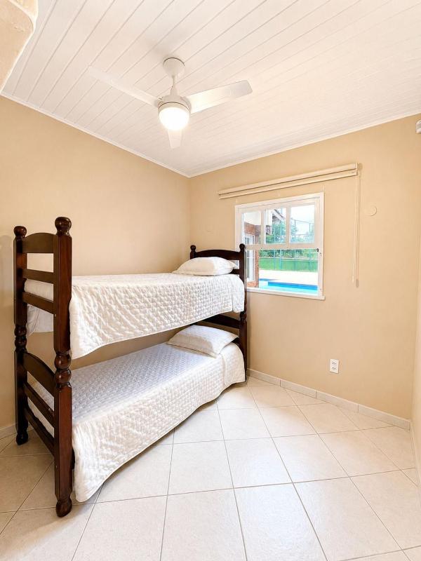Spacious house with 7 bedrooms 400m from the beach | Pool barbecue area and sports field BZ54 - image 10