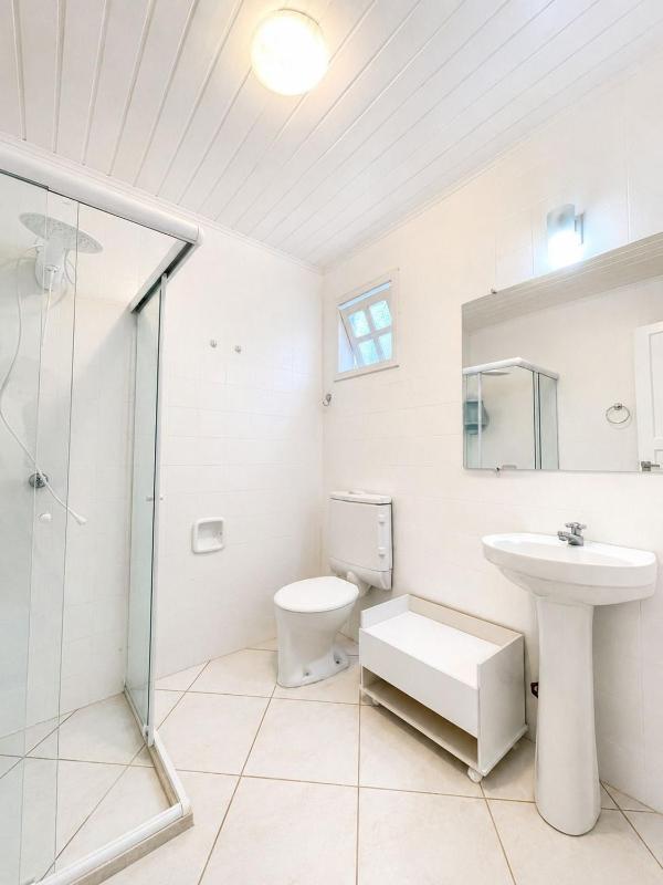 Spacious house with 7 bedrooms 400m from the beach | Pool barbecue area and sports field BZ54 - image 38