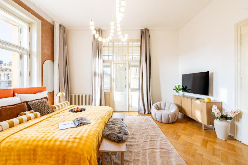 Prague Days - Four Bedroom Apartment with Workspace and 250Mbs WiFi in New Town - image 16