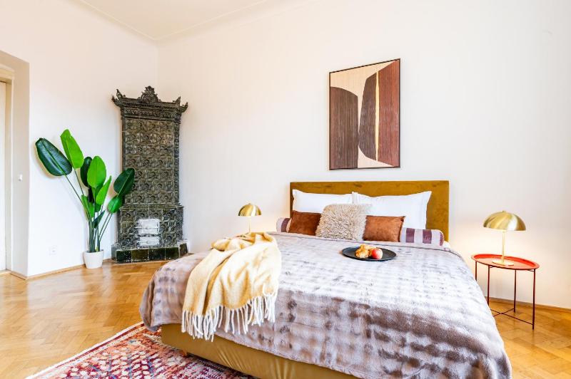 Prague Days - Four Bedroom Apartment with Workspace and 250Mbs WiFi in New Town - image 15