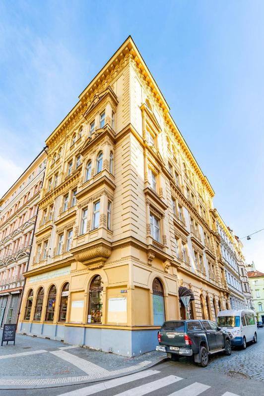 Prague Days - Four Bedroom Apartment with Workspace and 250Mbs WiFi in New Town - image 14