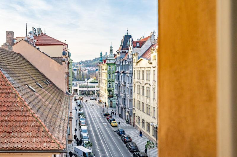 Prague Days - Four Bedroom Apartment with Workspace and 250Mbs WiFi in New Town - image 2