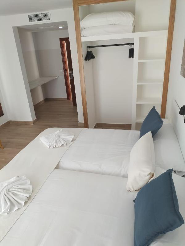 Apartamentos La Carabela - image 39