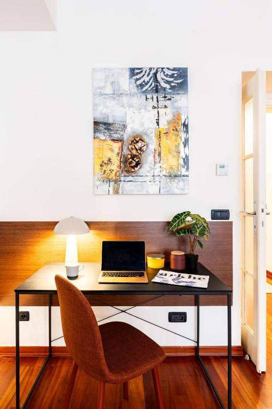 Prague Days - Three Bedroom Apartment with AC Desk and 100Mbs WiFi in New Town - image 9