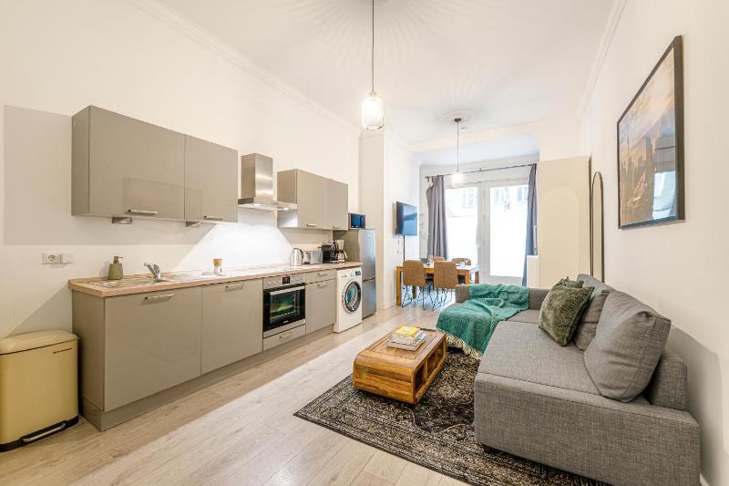 The Lohmeyerstr lI - Group Flat in Central Berlin Family-Friendly 2BR 4- 6 Guests - image 10