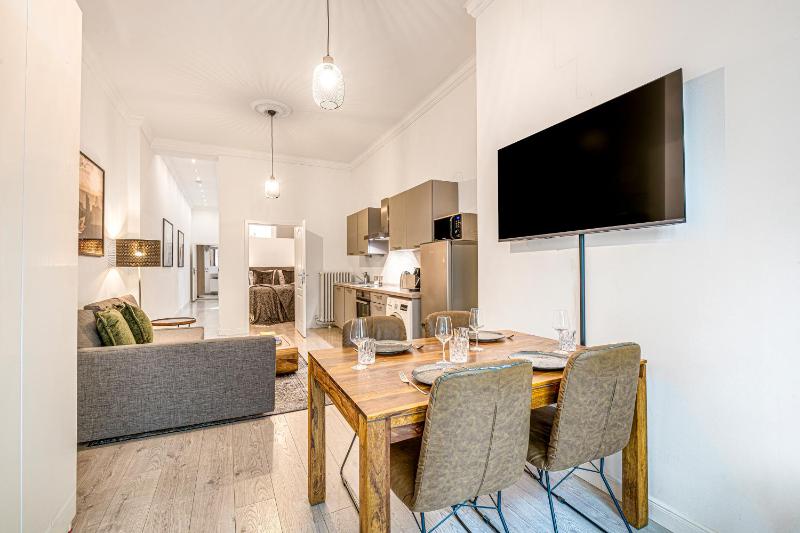 The Lohmeyerstr lI - Group Flat in Central Berlin Family-Friendly 2BR 4- 6 Guests - image 9