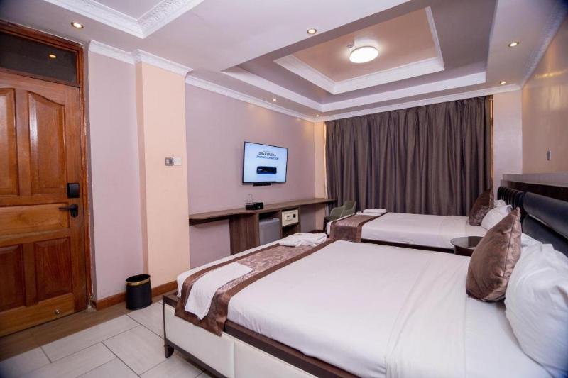 Pholax Hotel & Suites - image 2