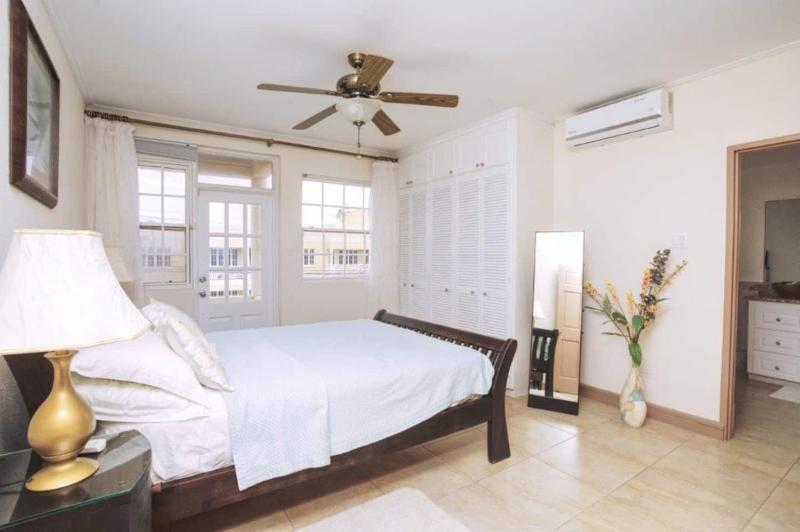 Beautiful 6 Bedroom Villa - Amazing Sea Views - image 3