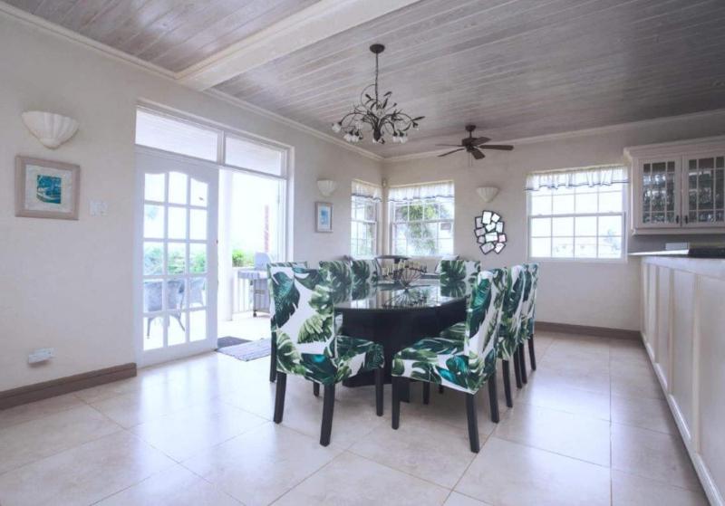 Beautiful 6 Bedroom Villa - Amazing Sea Views - image 13