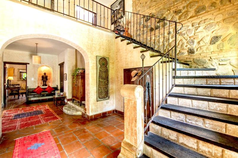 Unique Central Beautiful home views to die for from Balcony - image 4