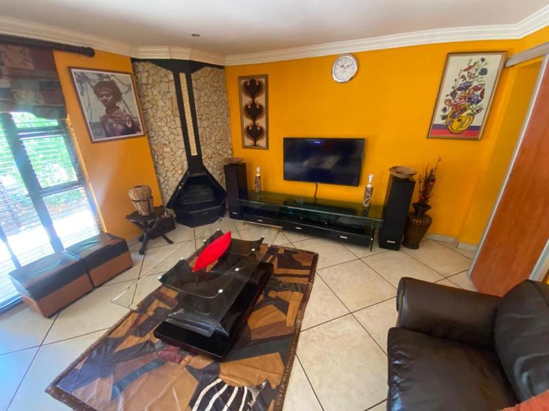 Bando`s Properties Estate Living - image 4