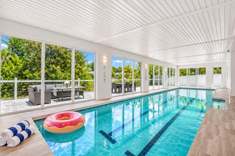 Siesta Swim House - image 1