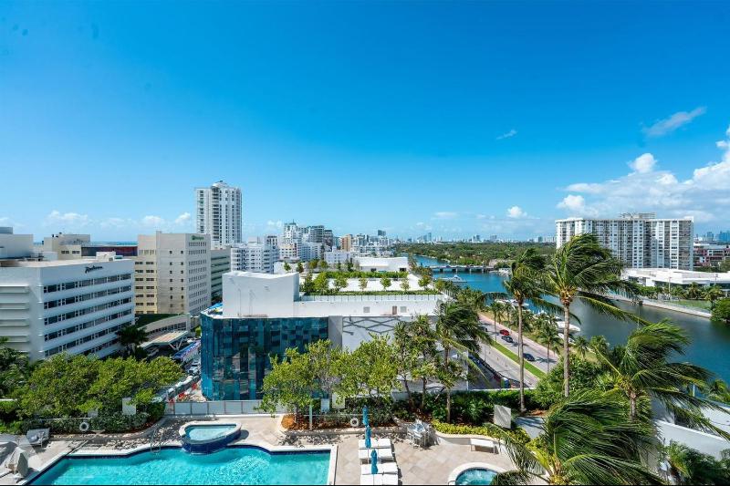 Fontainebleau Miami Beach Tresor Private Luxury Suites - image 23