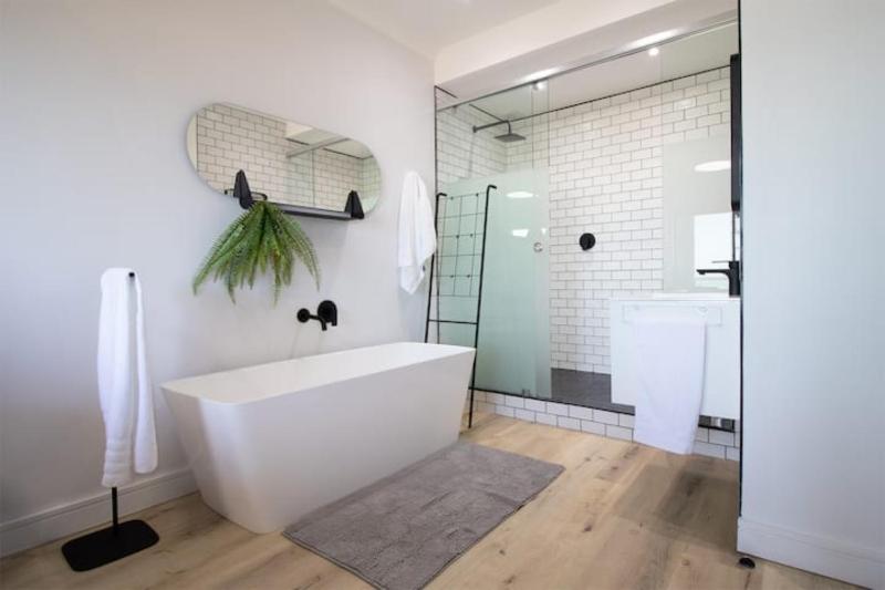 Tarvie Camps Bay Shores Retreat - image 10