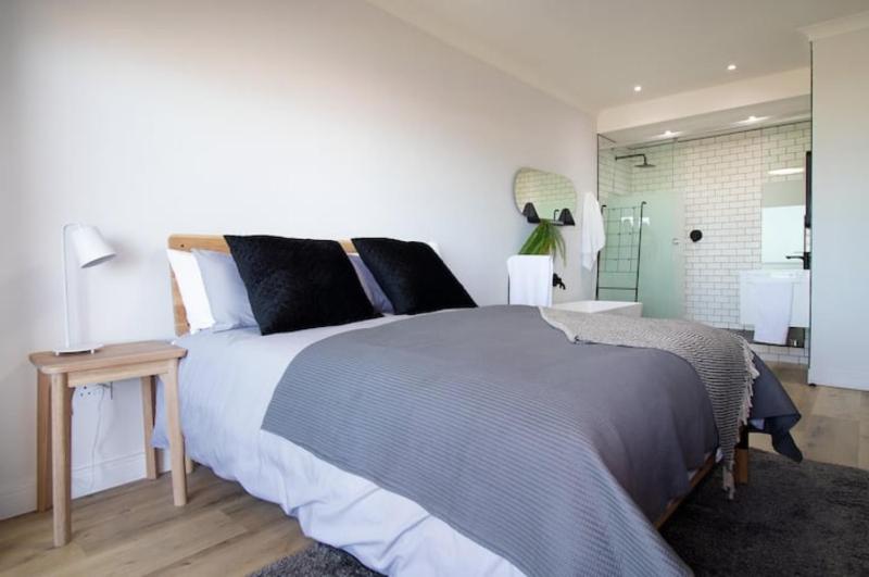 Tarvie Camps Bay Shores Retreat - image 6