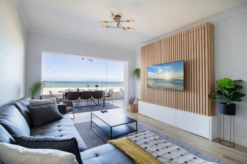 Tarvie Camps Bay Shores Retreat - image 1