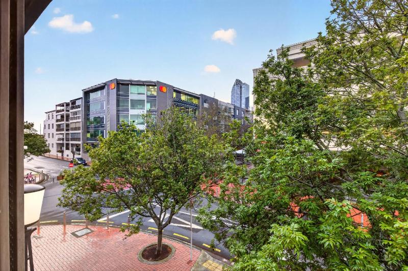 Central Auckland 2BR Free Parking Zodiak Stays - image 11