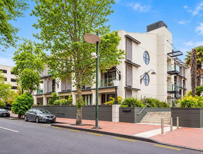 Central Auckland 2BR Free Parking Zodiak Stays - image 16