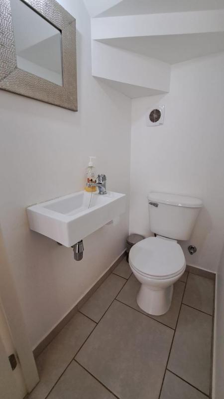 Los Robles 2 Condominio comfort and proximity - image 4
