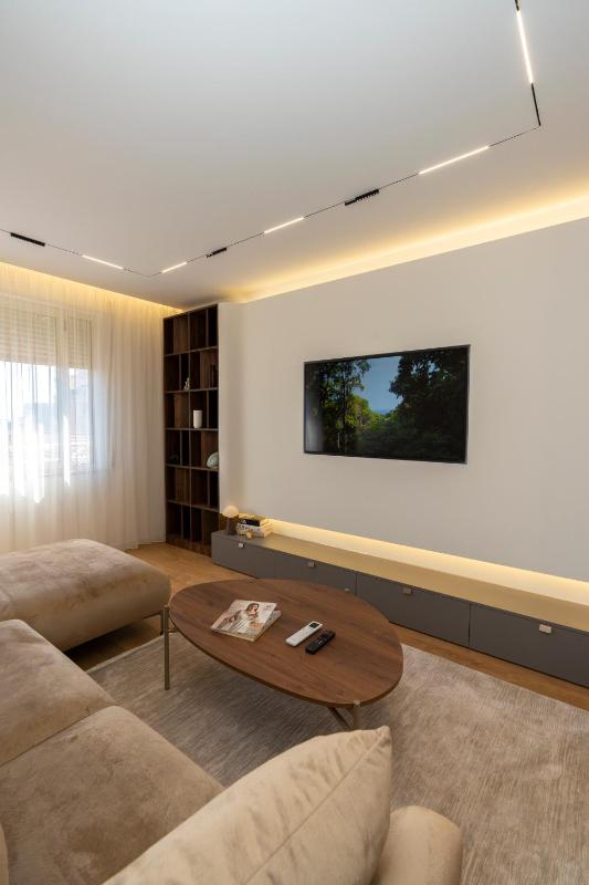 The Resident in Prime LocationLuxury Living - image 11