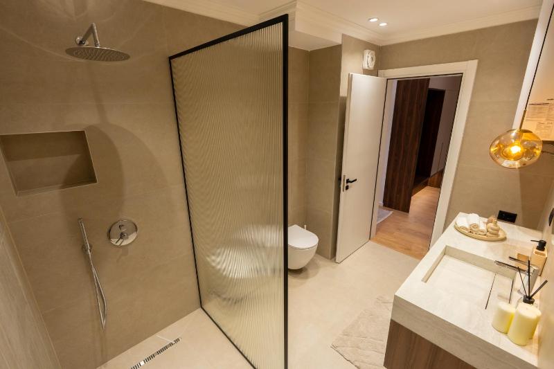 The Resident in Prime LocationLuxury Living - image 6