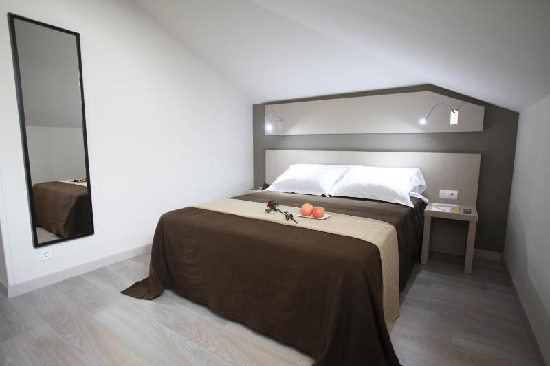 Standard Double or Twin Room image 2