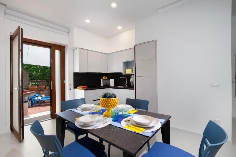Estate4Home - Blue Margar - image 3